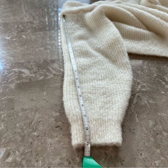 Divided cream color boat neck long sleeve crop sweater size medium - Picture 8 of 9